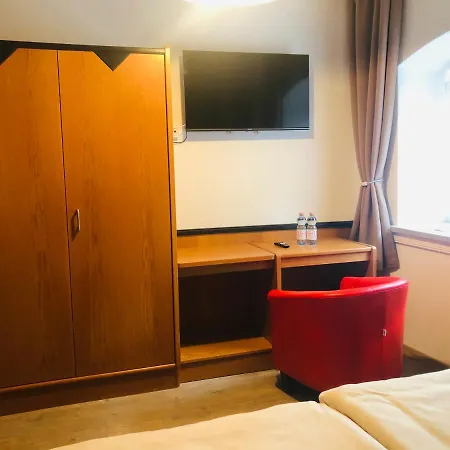 לינה וארוחת בוקר Holmes Cafe &