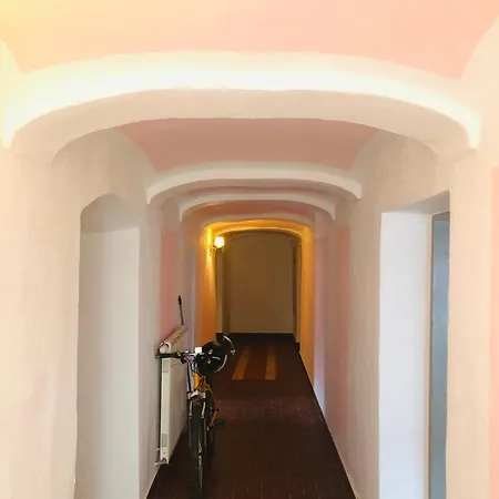 Holmes Cafe & אנגלהרטצל